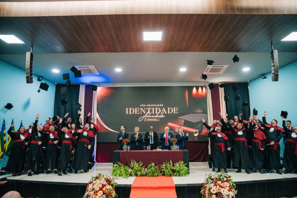 Noite celebra a conquista dos formandos e
