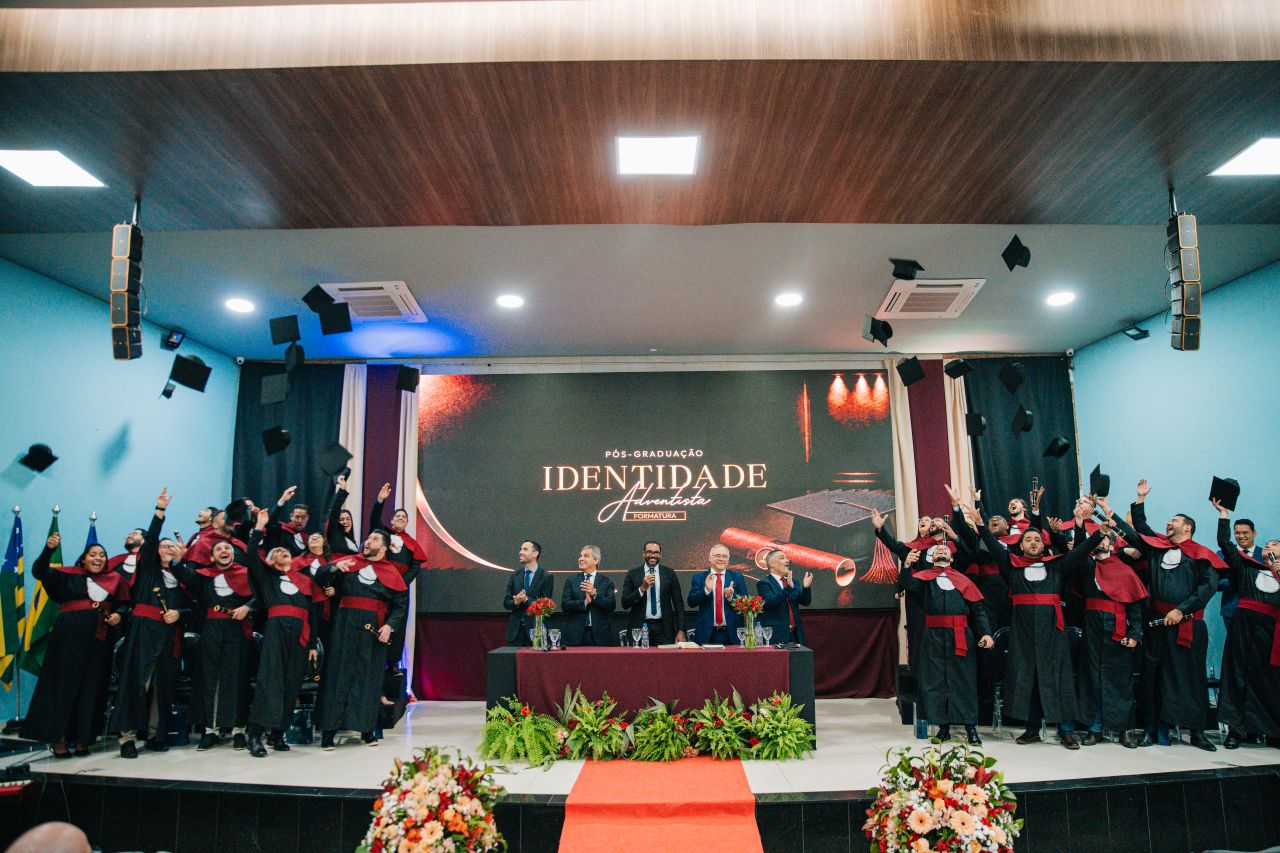 Noite celebra a conquista dos formandos e
